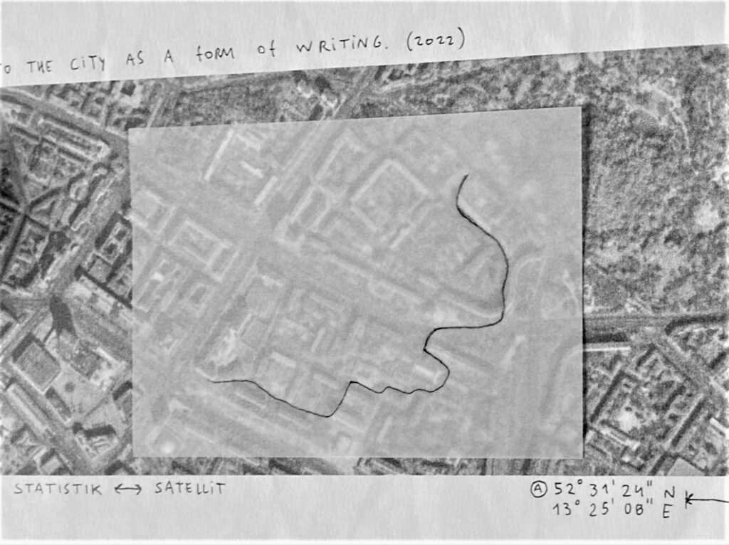 Stadtplan mit eingezeichneter Route des Audio-Spaziergangs und Notizen am Rand